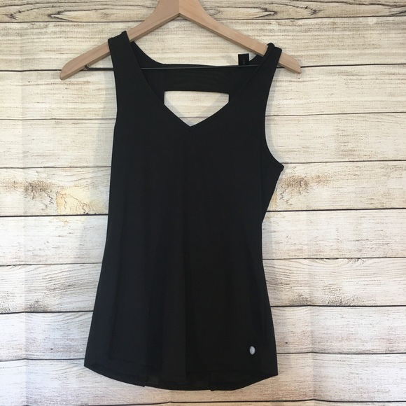 Yogalicious Tops - Yogalicious black tank top 😍